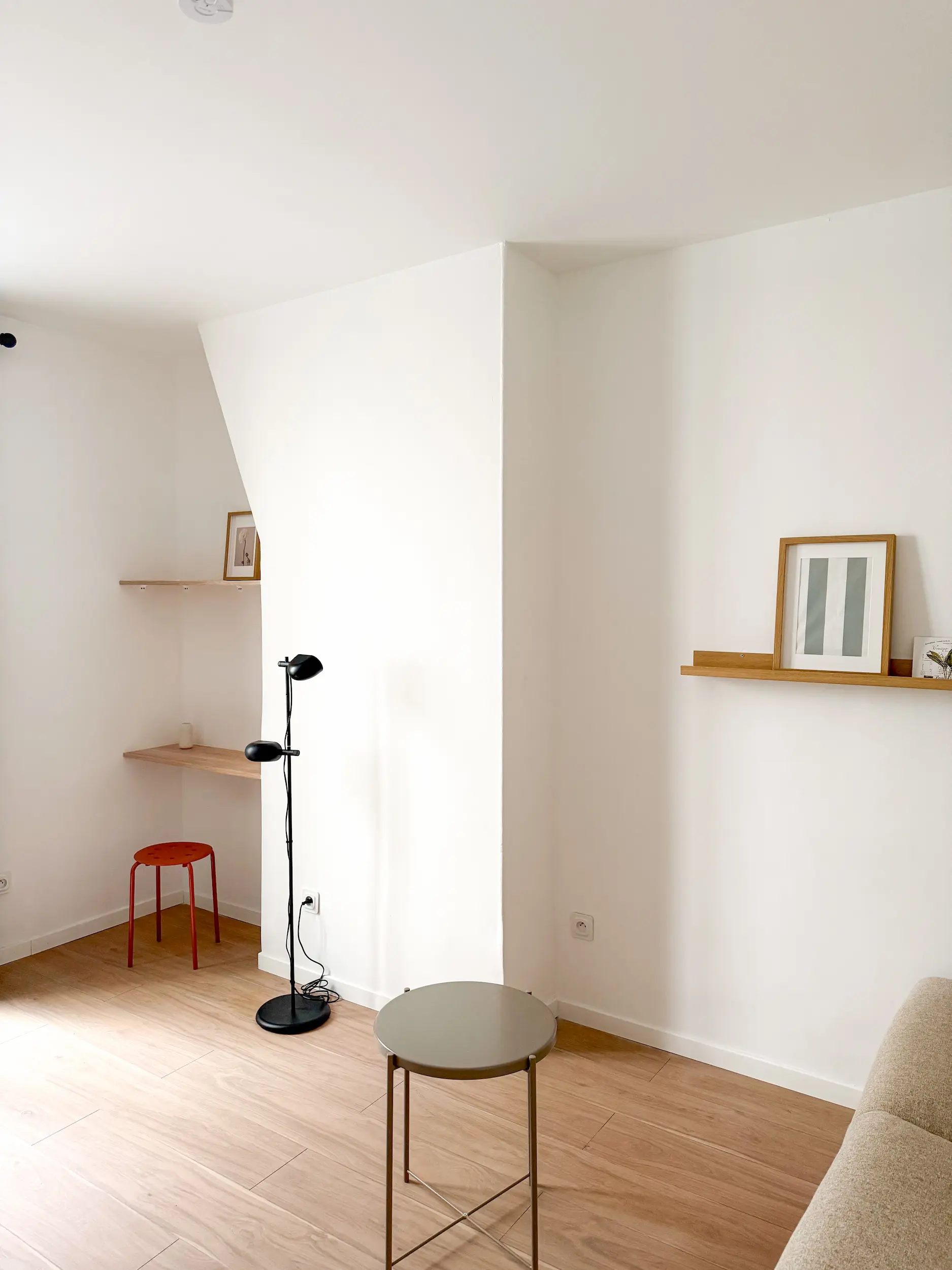 Bureau aménagé dans renfoncement studio Paris 17e, Studio LC Design