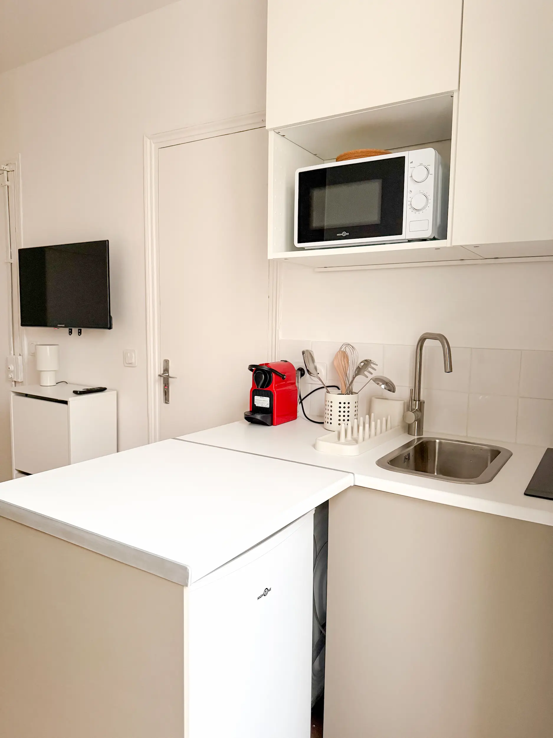 Cuisine équipée optimisée studio étudiant Paris 17e, Studio LC Design