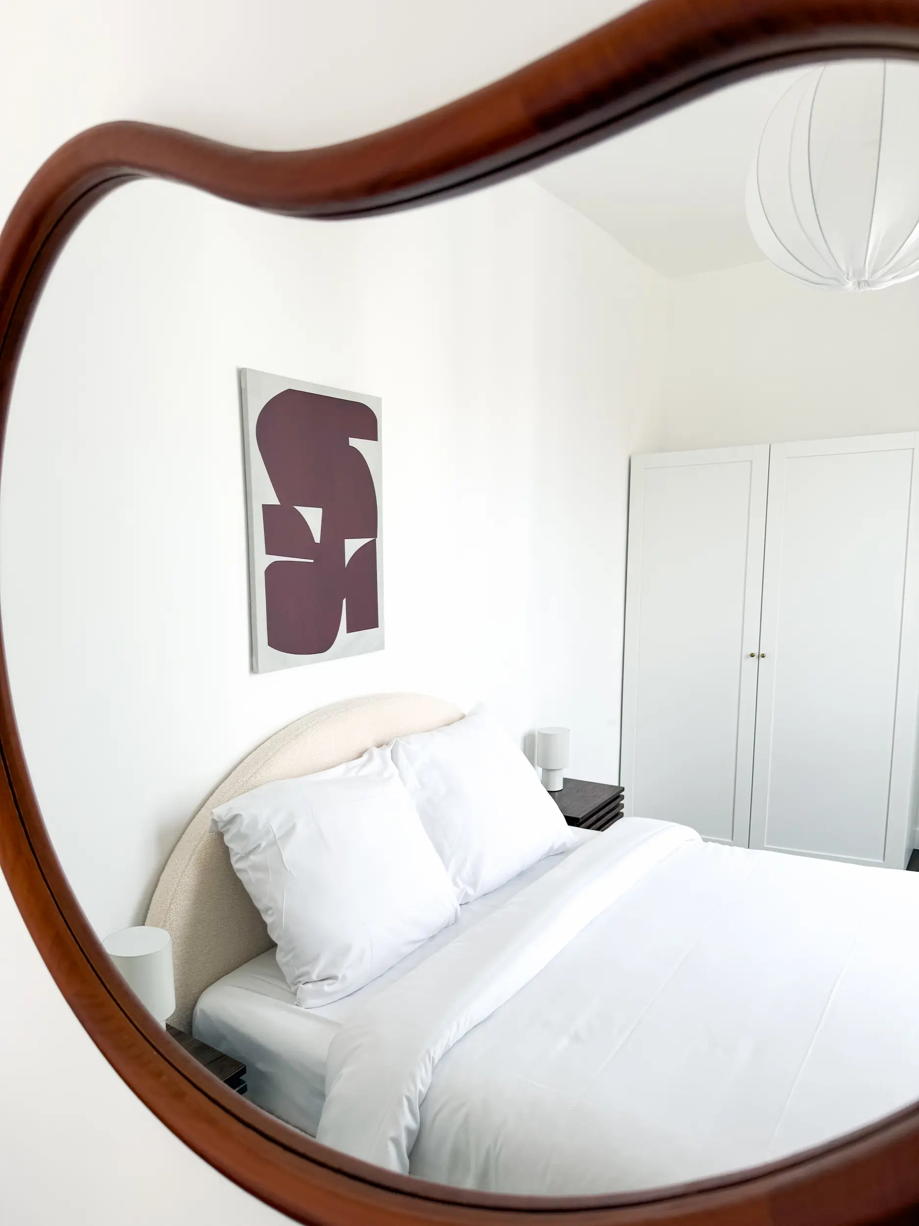 Chambre rénovée appartement Paris 14e avec miroir, Studio LC Design